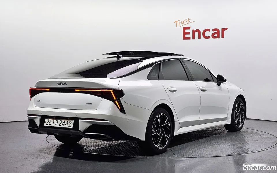 Kia K5 Hybrid 2023 — миниатюра 2
