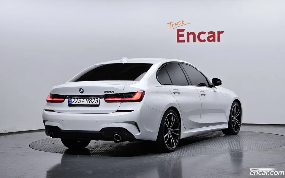BMW 3 Series 320i M 2022 — миниатюра 2