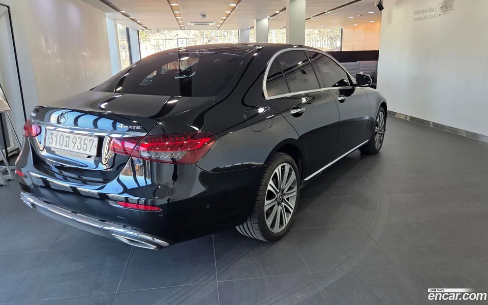 Mercedes-Benz E-Class E350 4MATIC 2023 — миниатюра 2