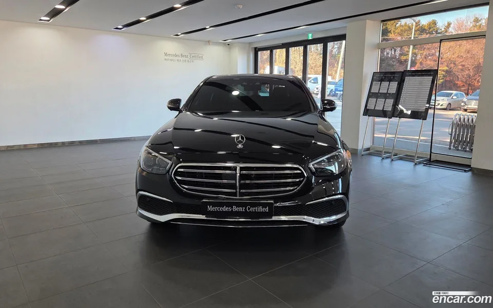 Mercedes-Benz E-Class E350 4MATIC 2023 — миниатюра 3