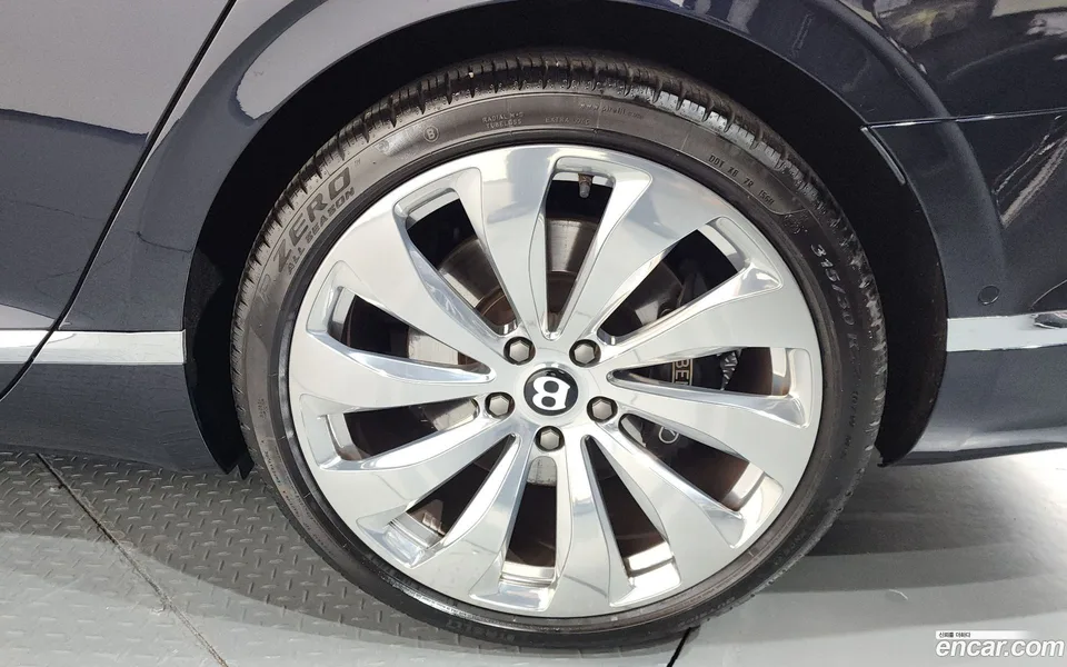 Bentley Flying Spur 4.0 2022 — миниатюра 5