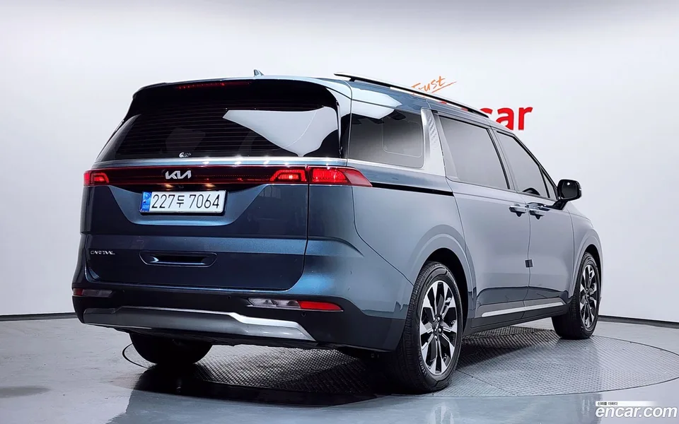 Kia Carnival 7 2023 — миниатюра 2