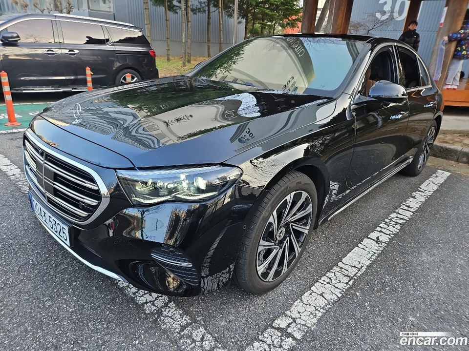 Mercedes-Benz E-Class E300 4MATIC 2025 — миниатюра 4