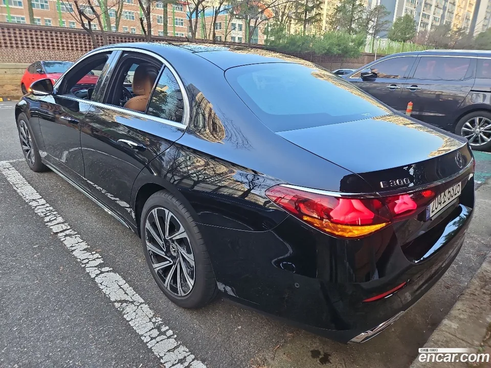 Mercedes-Benz E-Class E300 4MATIC 2025 — миниатюра 5