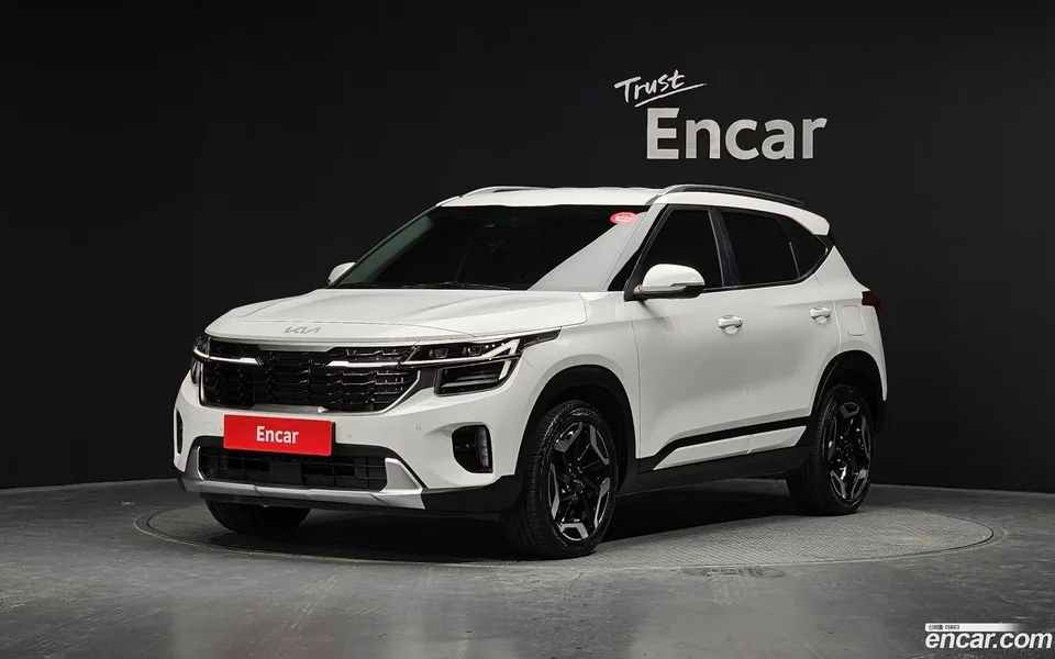 Kia Seltos 2.0 2WD 2023 — фото 1, купить с доставкой в Москву