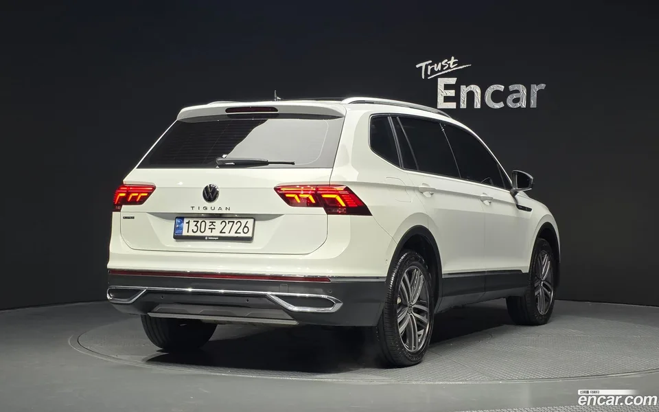 Volkswagen Tiguan Allspace 2.0 TSI 2023 — миниатюра 2