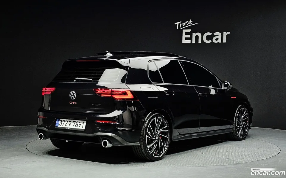 Volkswagen Golf 2.0 GTI 2023 — миниатюра 2