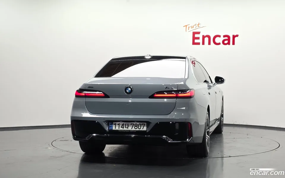 BMW 7 Series 740i sDrive M 2023 — миниатюра 4