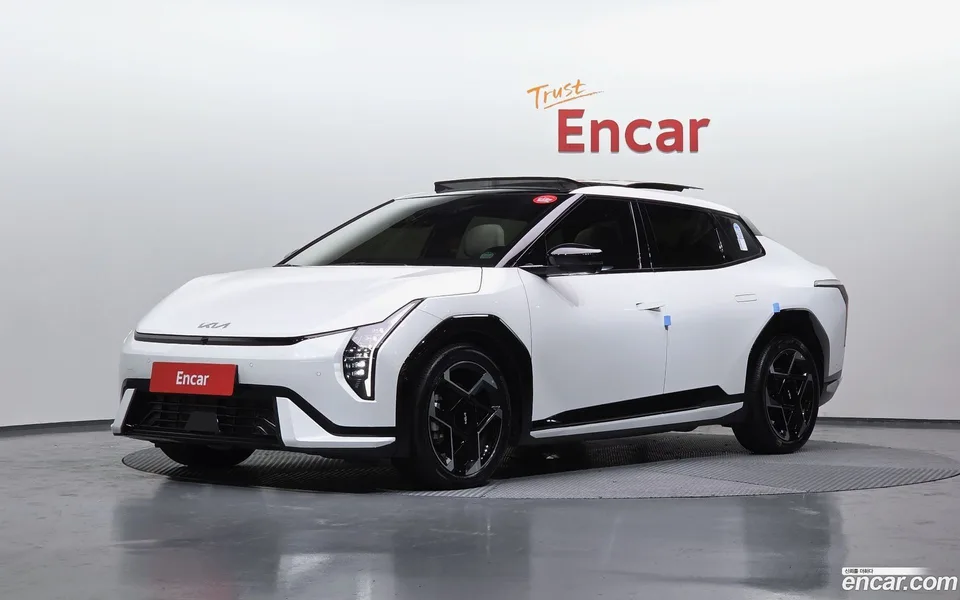 Kia EV4 2WD 2025 — фото 1, купить с доставкой в Москву