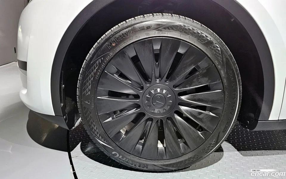Tesla Model Y RWD 2023 — миниатюра 5
