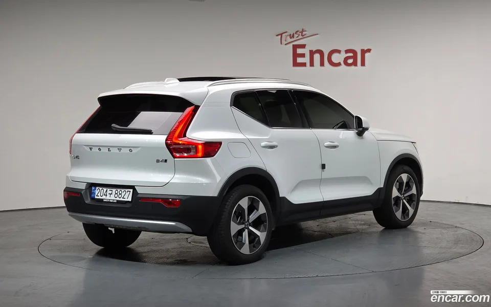 Volvo XC40 B4 2023 — миниатюра 2