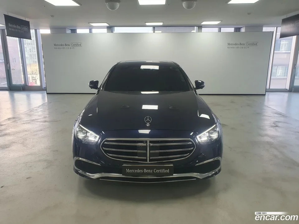 Mercedes-Benz E-Class E300e 4MATIC 2022 — миниатюра 3