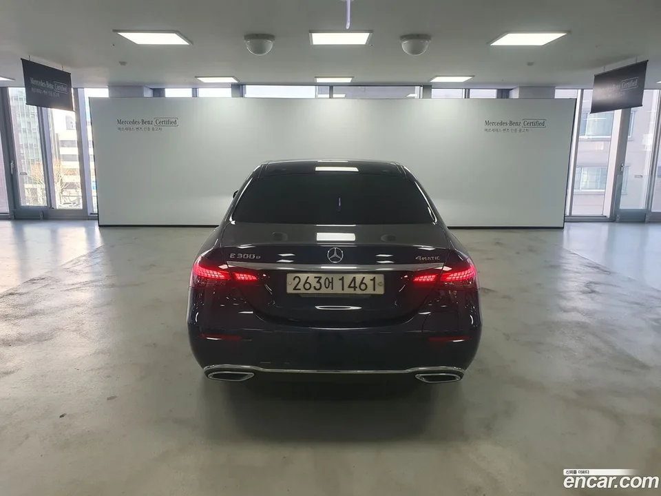 Mercedes-Benz E-Class E300e 4MATIC 2022 — миниатюра 4
