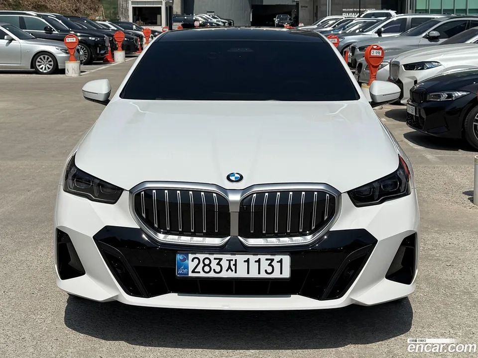BMW 5 Series (G60) 530i xDrive M 2025 — фото 1, купить с доставкой в Москву