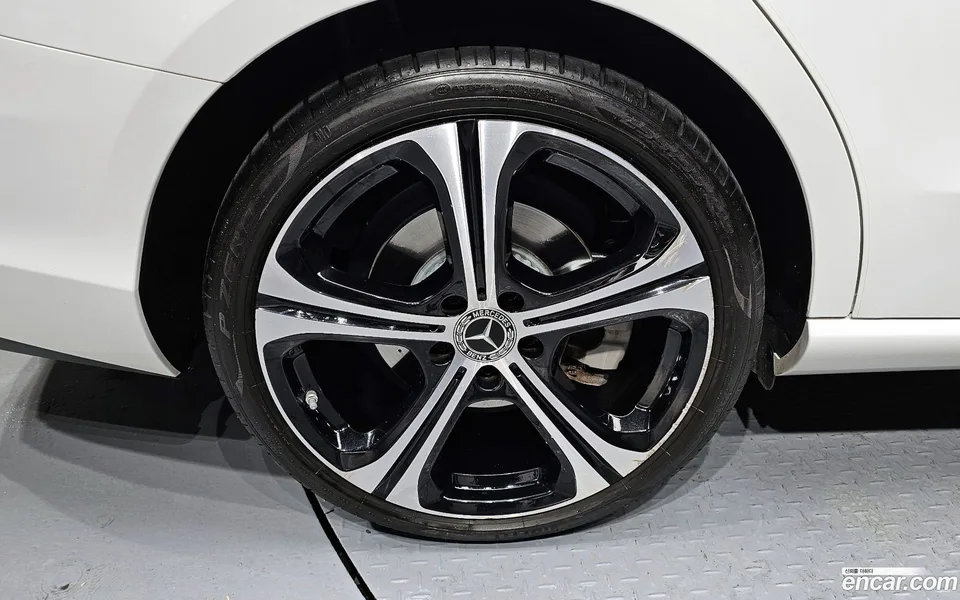 Mercedes-Benz C-Class C300 4MATIC 2023 — миниатюра 5