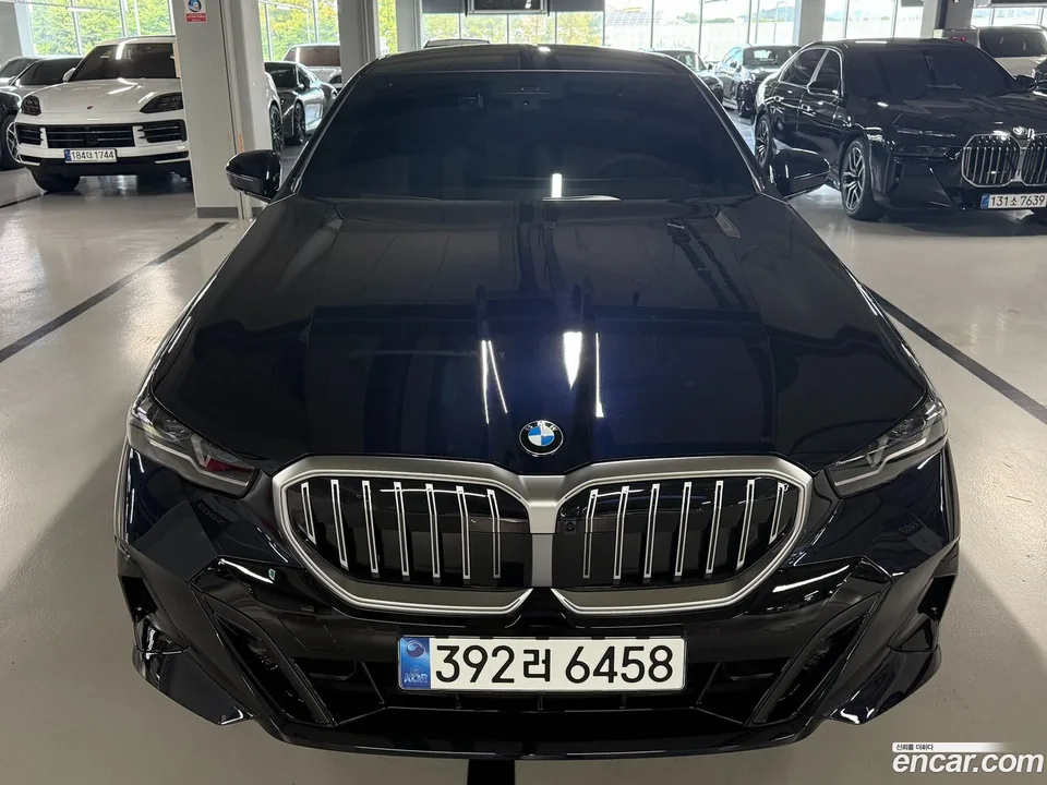 BMW 5 Series (G60) 530i xDrive M 2025 — фото 1, купить с доставкой в Москву
