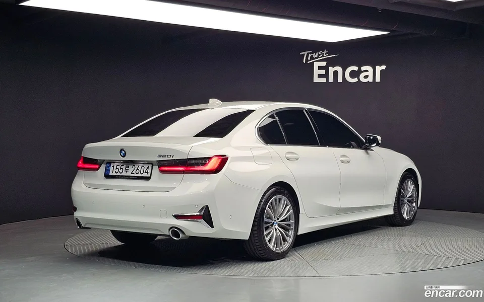 BMW 3 Series 320i 2022 — миниатюра 2