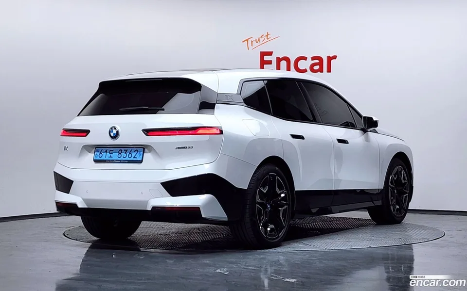 BMW iX xDrive50 2024 — миниатюра 2