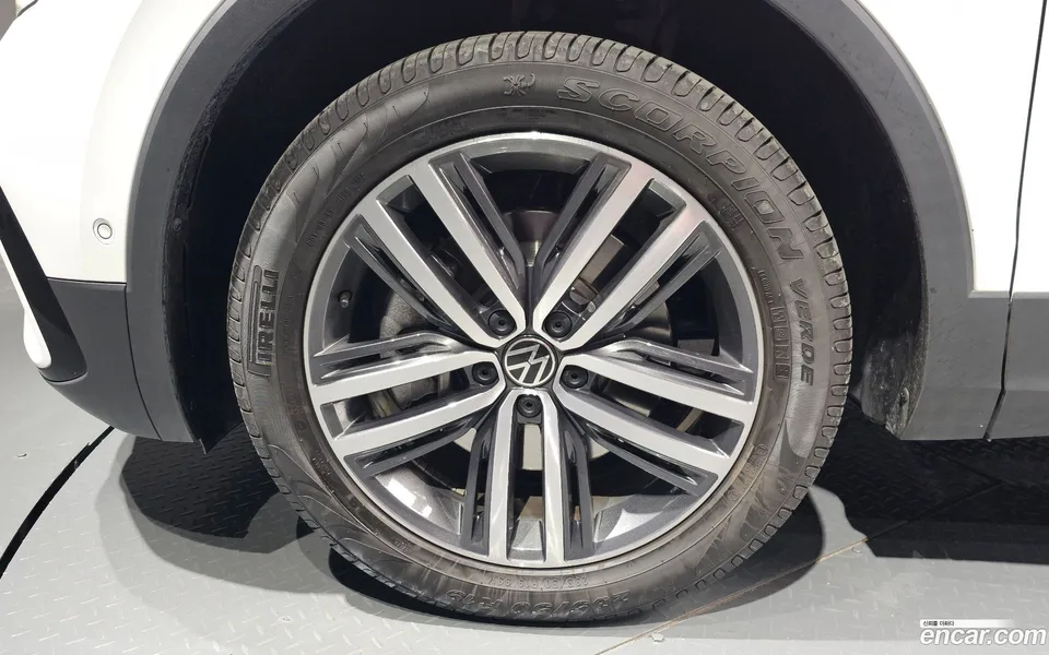 Volkswagen Tiguan Allspace 2.0 TSI 2023 — миниатюра 5