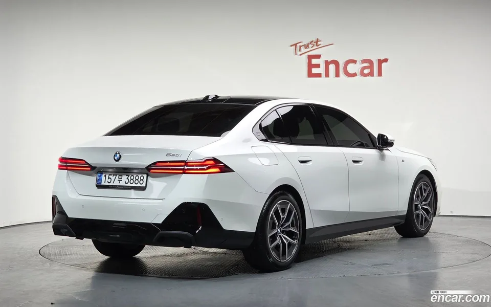 BMW 5 Series 520i M 2024 — миниатюра 2