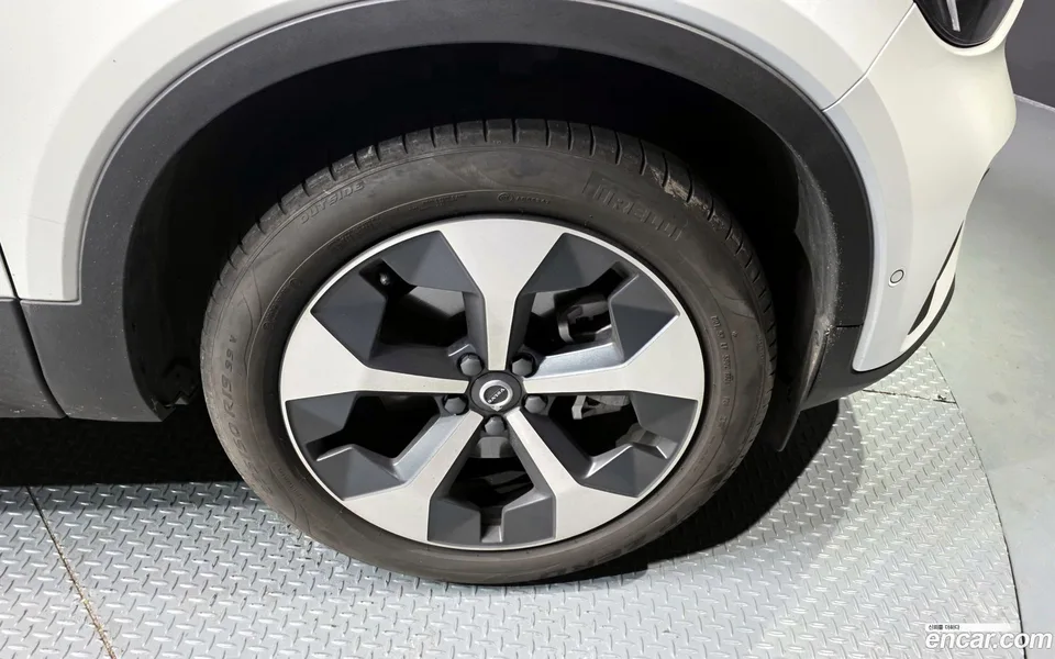 Volvo XC40 B4 2024 — миниатюра 5