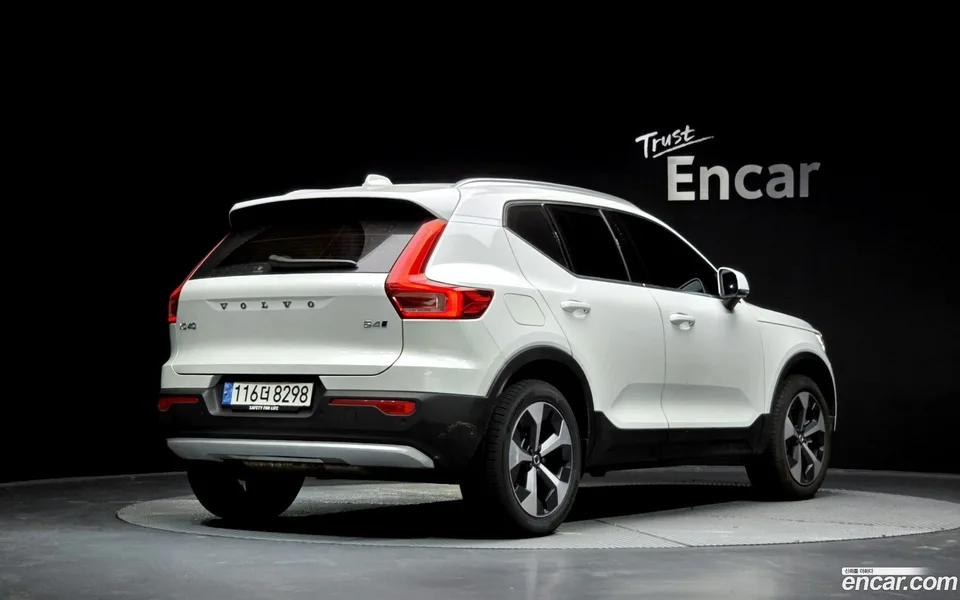 Volvo XC40 B4 2024 — фото 1, купить с доставкой в Москву