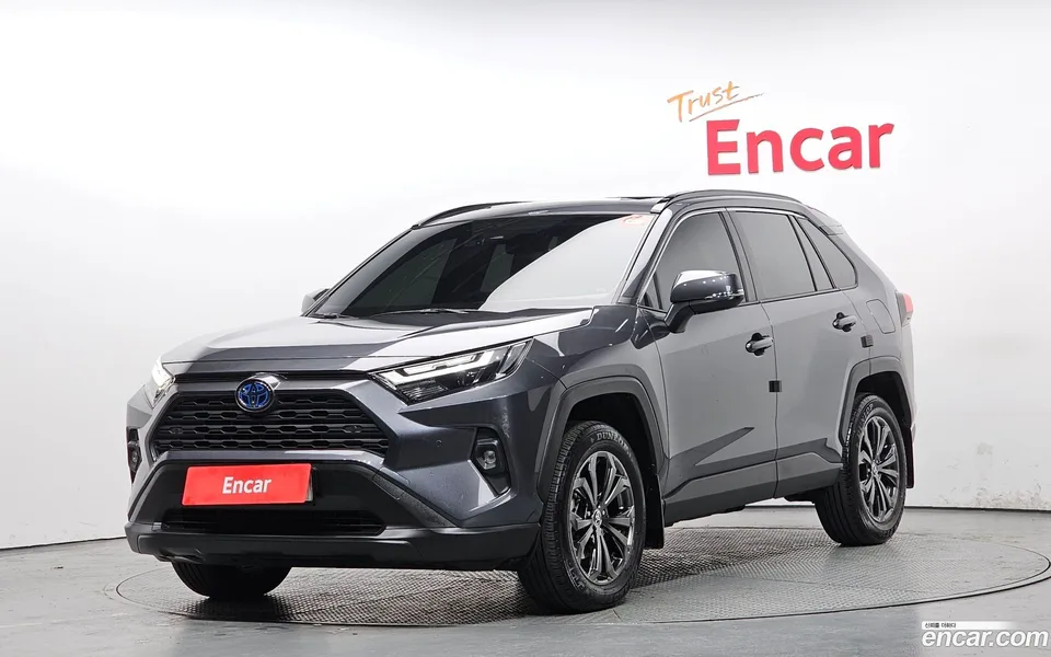 Toyota RAV4 2.5 2WD XLE 2024 — фото 1, купить с доставкой в Москву