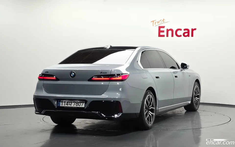 BMW 7 Series 740i sDrive M 2023 — миниатюра 2