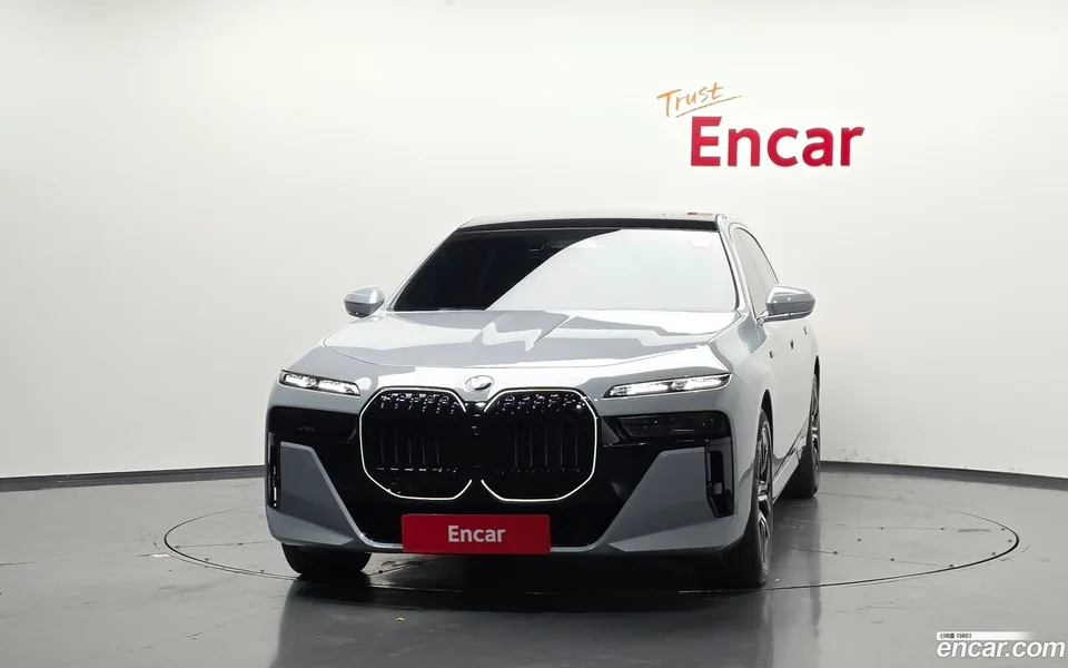 BMW 7 Series 740i sDrive M 2023 — миниатюра 3