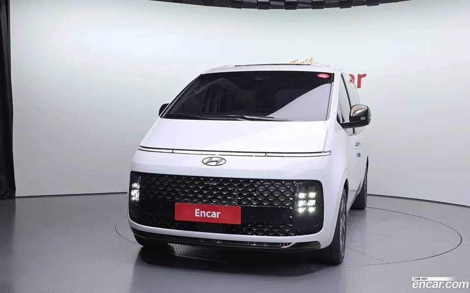Hyundai Staria 4WD 7 2023 — миниатюра 3