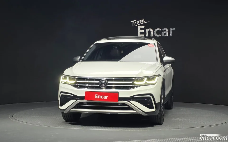Volkswagen Tiguan Allspace 2.0 TSI 2023 — миниатюра 3