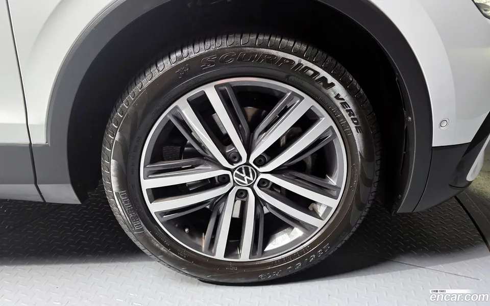 Volkswagen Tiguan Allspace 2.0 TSI 2023 — миниатюра 5