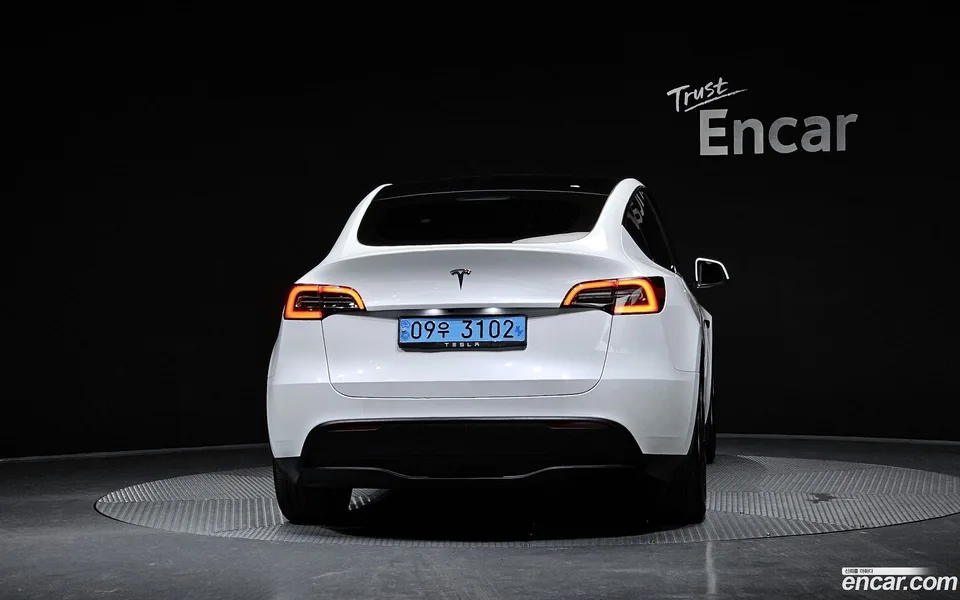 Tesla Model Y RWD 2023 — миниатюра 4