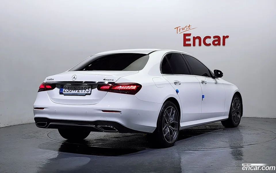 Mercedes-Benz E-Class E220d 4MATIC AMG Line 2023 — миниатюра 2
