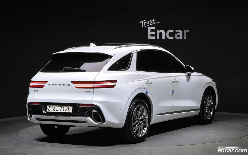 Genesis GV70 2.5T AWD 2023 — миниатюра 2