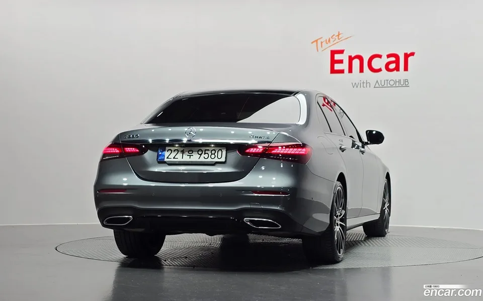 Mercedes-Benz E-Class E350 4MATIC AMG Line 2022 — миниатюра 4