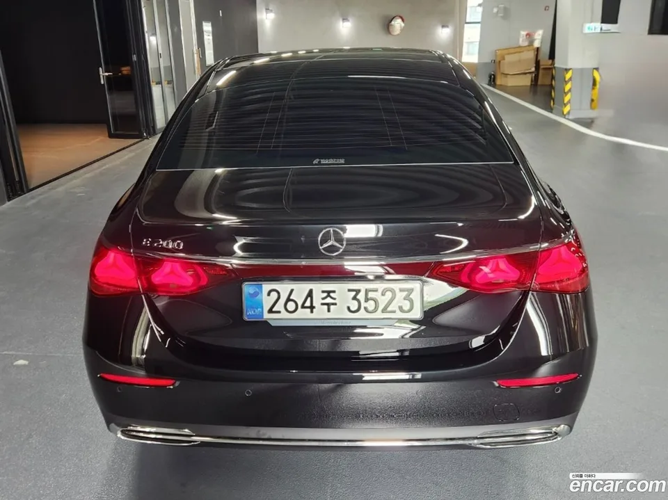 Mercedes-Benz E-Class E200 2025 — миниатюра 4