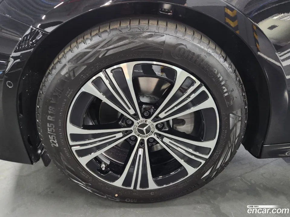 Mercedes-Benz E-Class E200 2025 — миниатюра 5