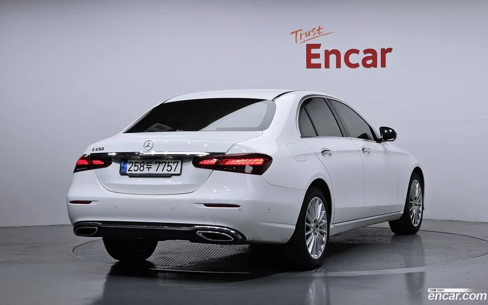 Mercedes-Benz E-Class E250 2022 — миниатюра 2
