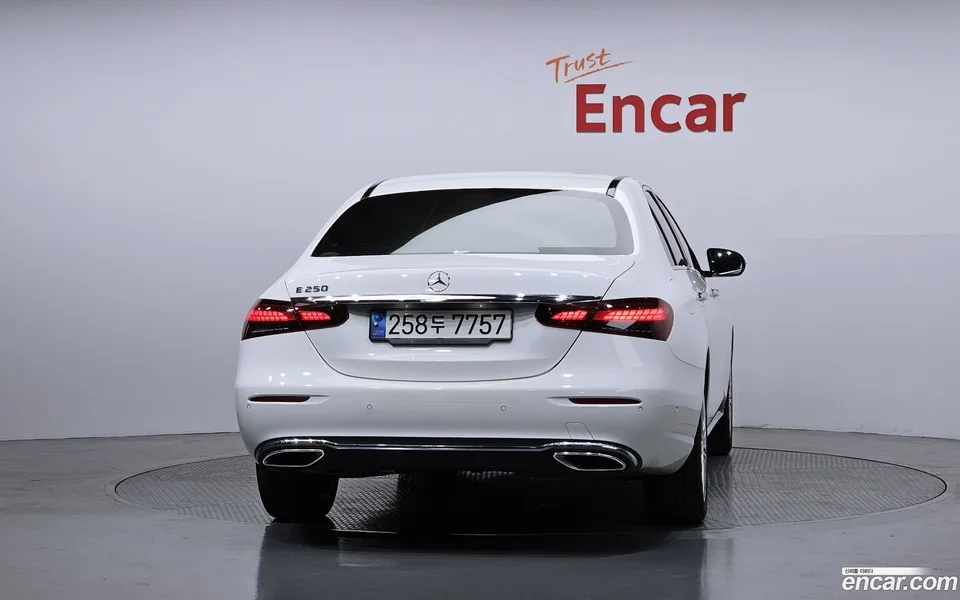 Mercedes-Benz E-Class E250 2022 — миниатюра 4