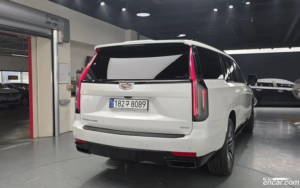 Cadillac Escalade 6.2 ESV 2023 — миниатюра 4