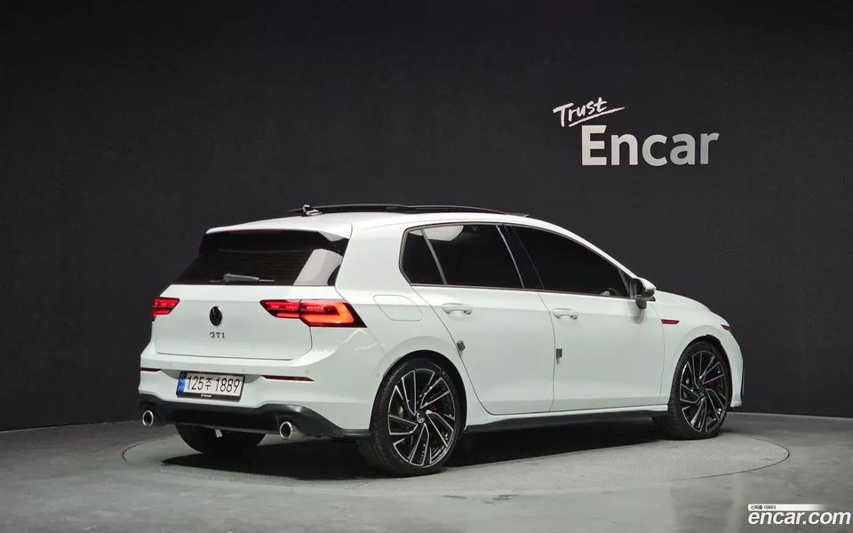 Volkswagen Golf 2.0 GTI 2024 — миниатюра 2