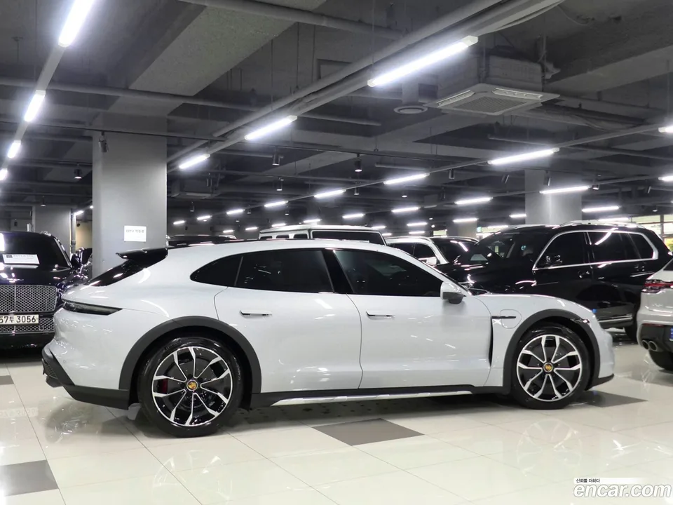 Porsche Taycan 4S 2023 — миниатюра 2