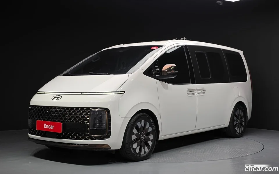 Hyundai Staria 4WD 9 2022 — фото 1, купить с доставкой в Москву