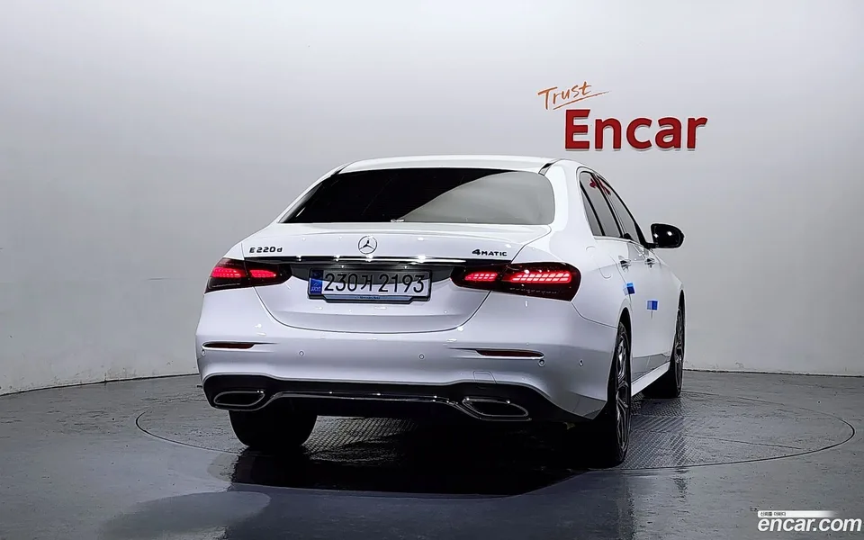 Mercedes-Benz E-Class E220d 4MATIC AMG Line 2023 — миниатюра 4