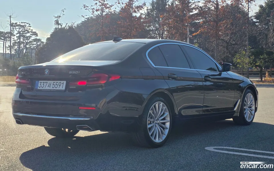 BMW 5 Series 530i xDrive 2023 — миниатюра 2