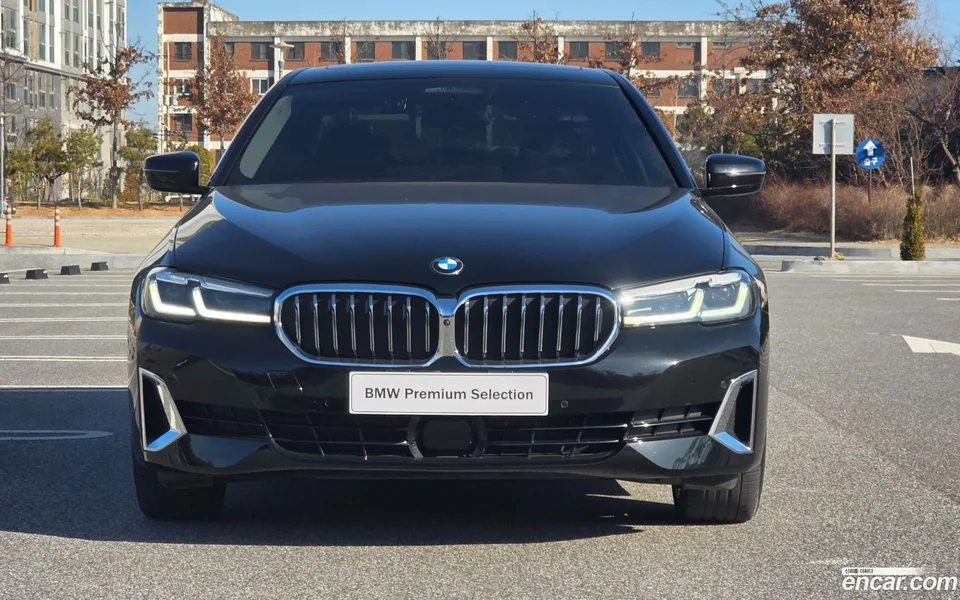 BMW 5 Series 530i xDrive 2023 — миниатюра 3