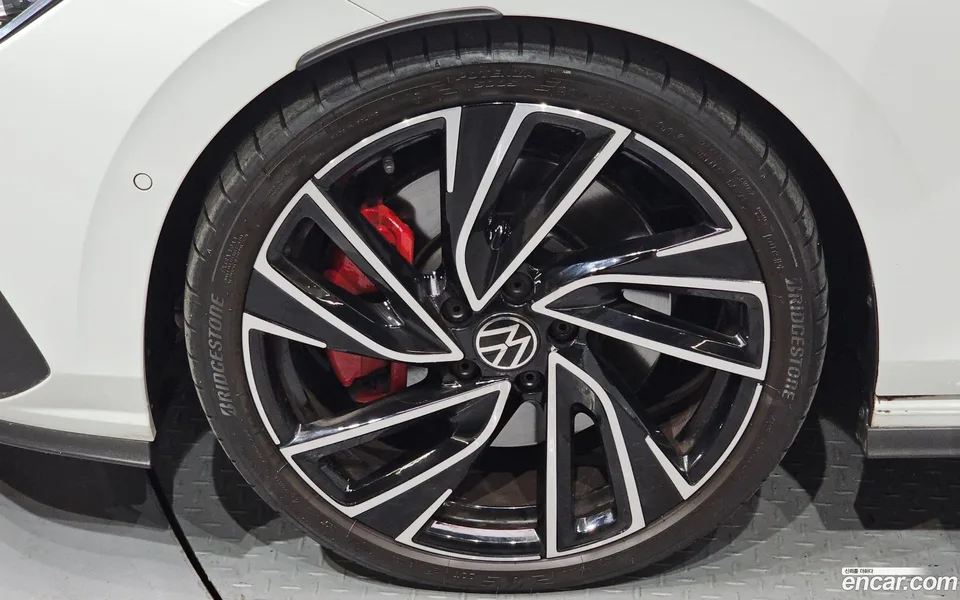 Volkswagen Golf 2.0 GTI 2024 — миниатюра 5