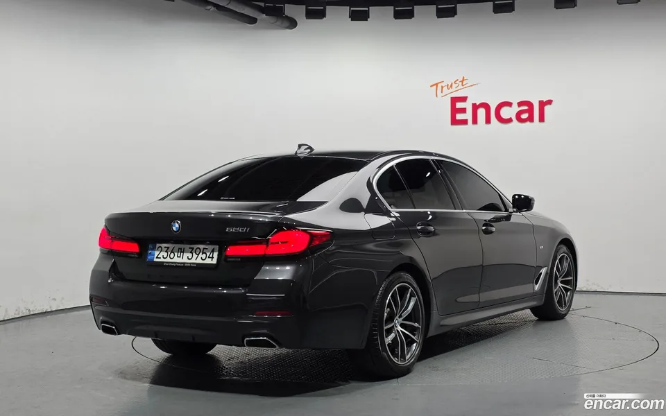 BMW 5 Series 520i M 2022 — миниатюра 2