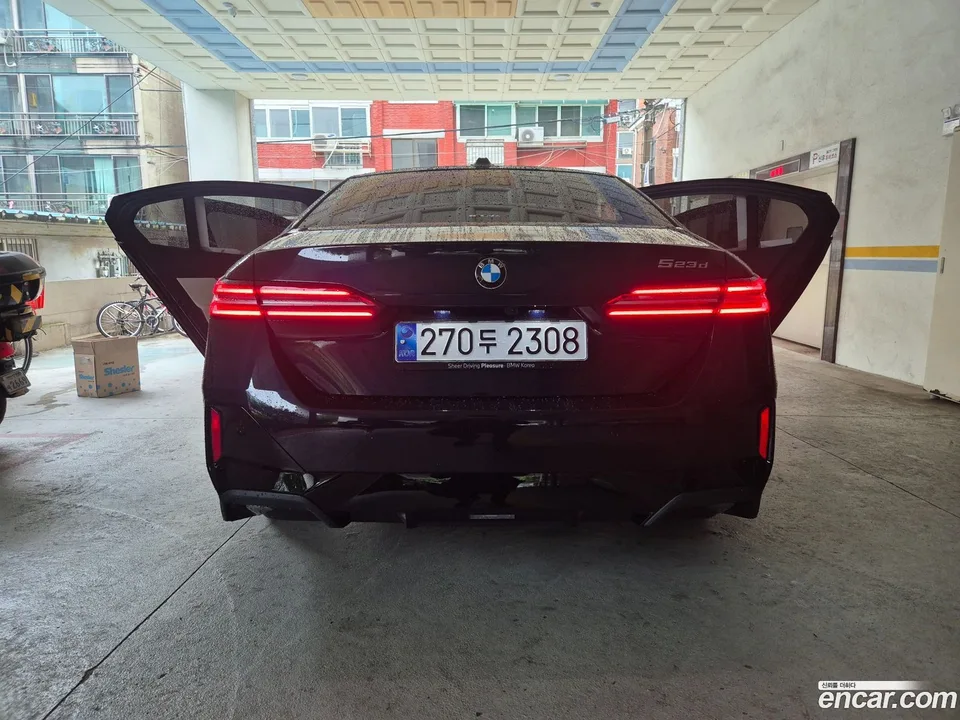 BMW 5 Series 523d M 2025 — миниатюра 5